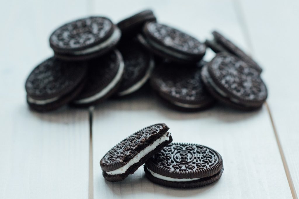 do-oreos-contain-milk